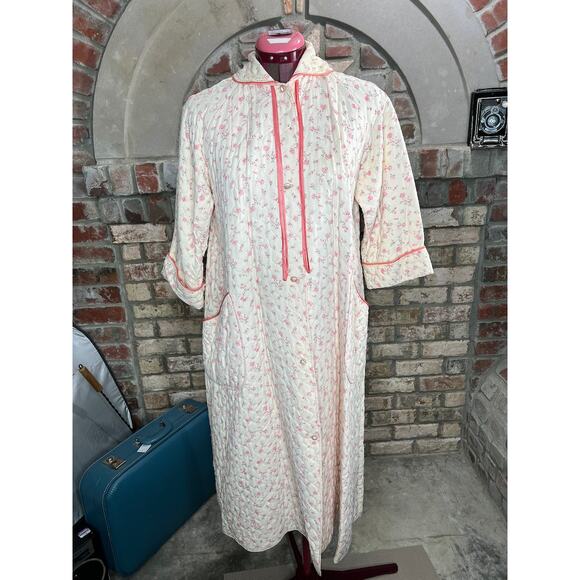 robe quilted floral pink cream light button front - Picture 3 of 16